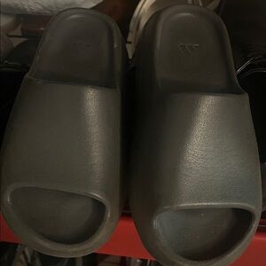 Yezzy slides grey